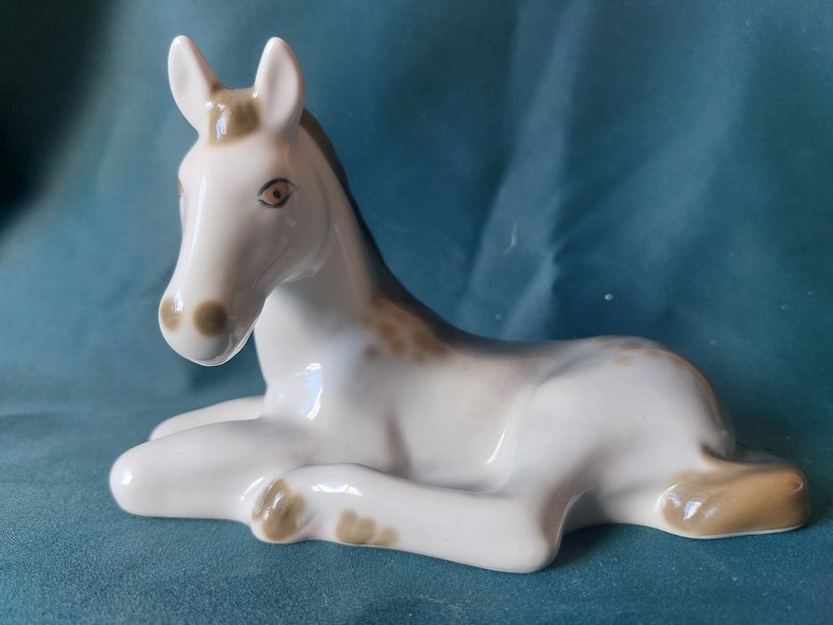 Статуетка фарфорова СССР жеребенок лошадь