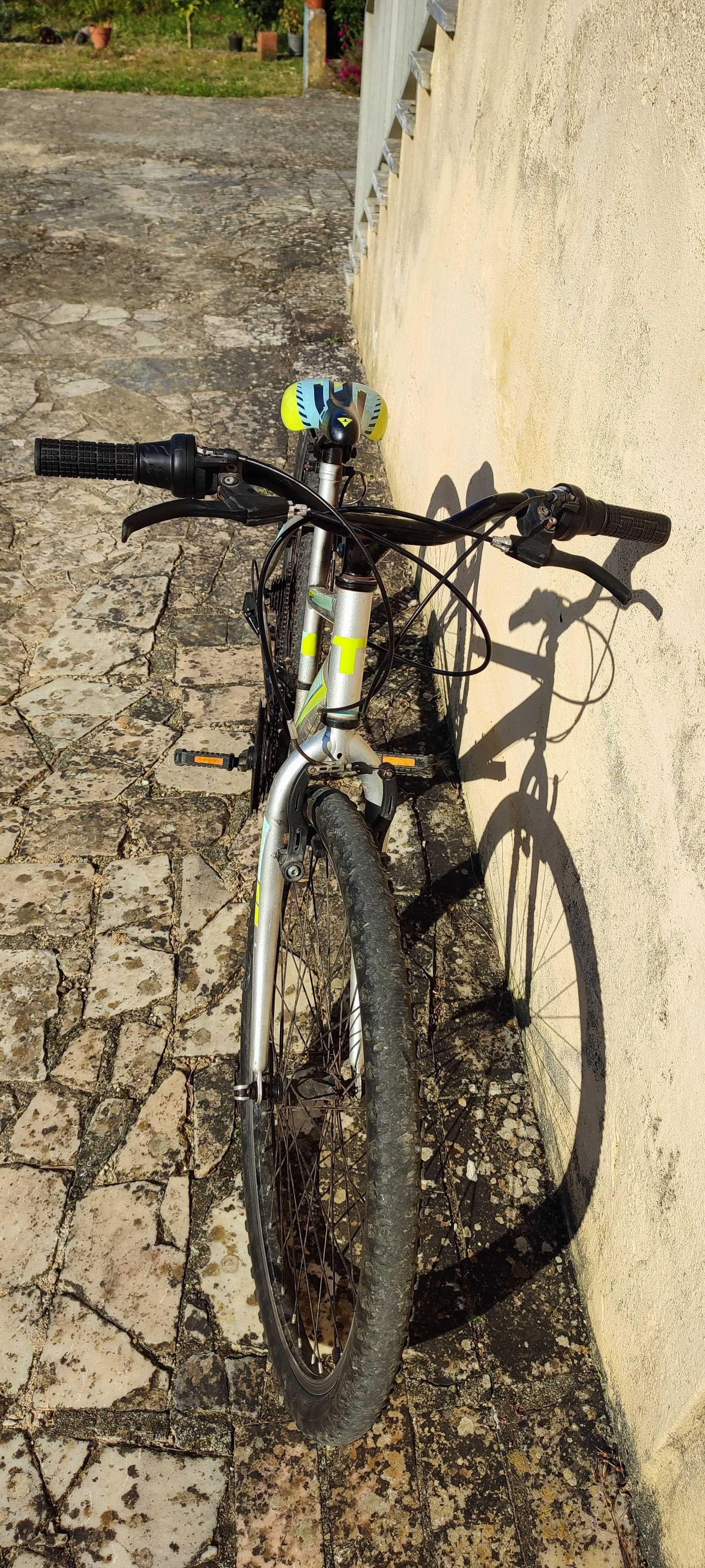 Bicicleta, rodas 26 polg., 18 mudanças (Shimano)