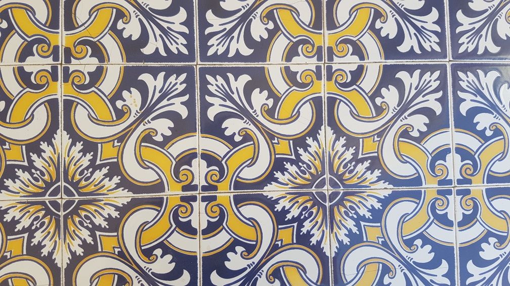 Mesa de azulejo tradicional