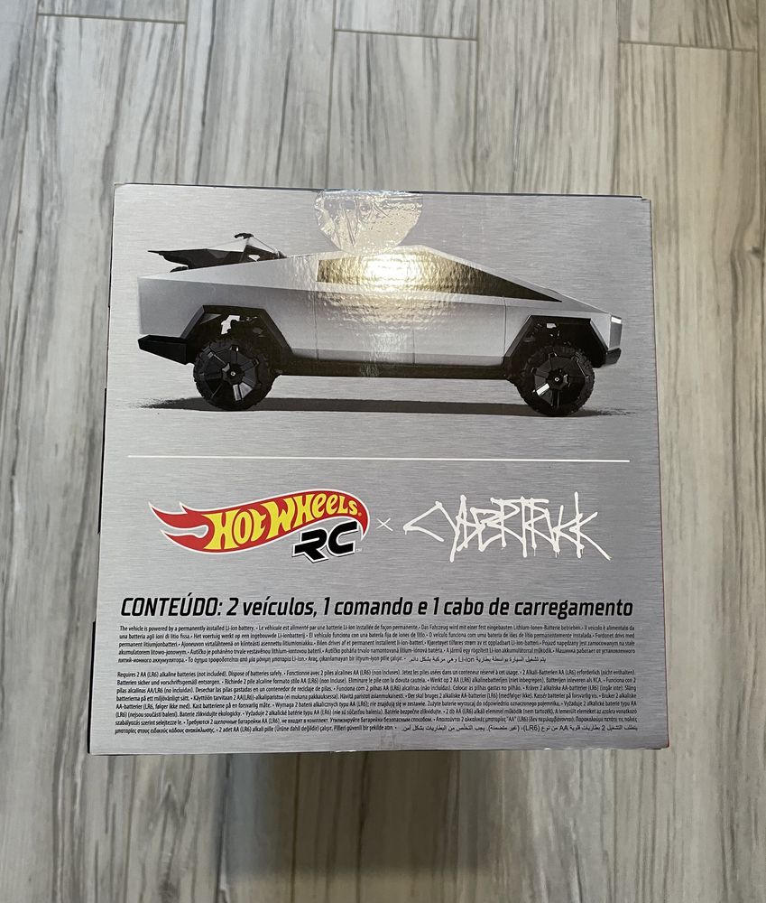 Hot Wheels x Tesla Cybertruck 1:10