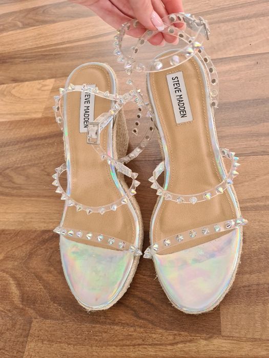 Sandały Steve Madden na koturnie z ćwiekami eleganckie świecące roz 39