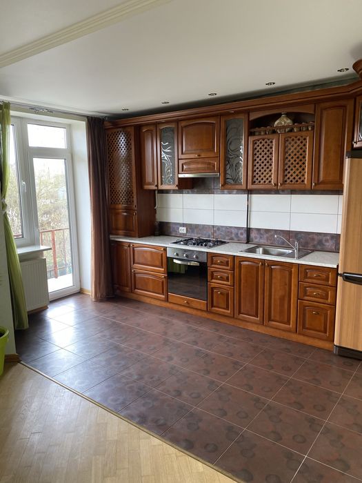 Оренда квартири великогабаритна 3 кімнатна