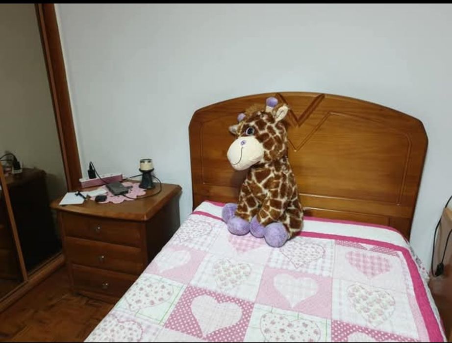 Quarto de solteiro em Pinho Mel