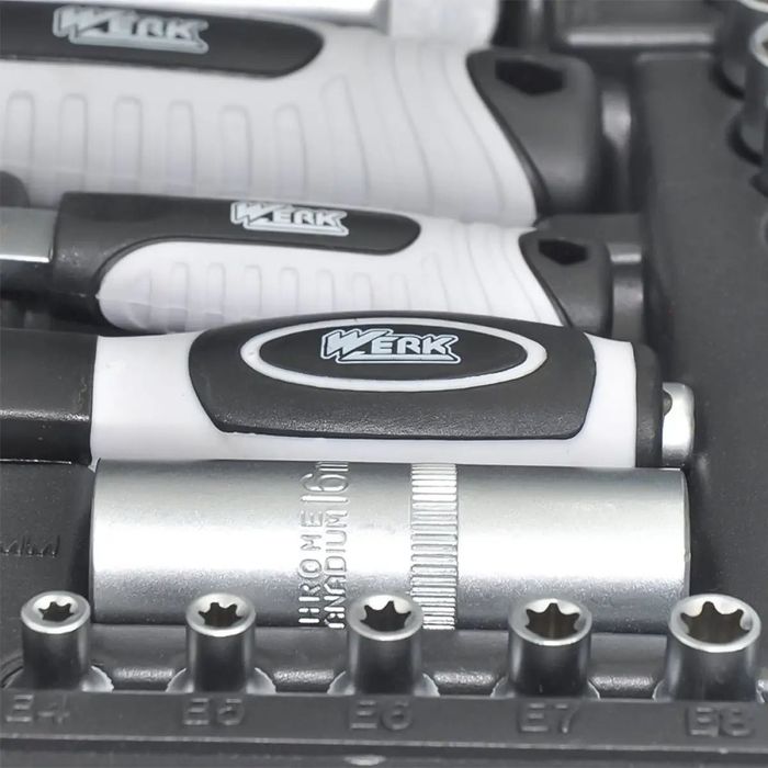 Набір інструментів професійний 1/2" і 1/4" 82 од. WERK 70223