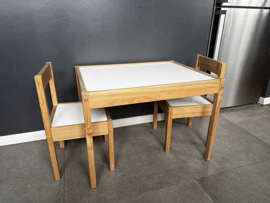 Дитячий стіл та стільці IKEA