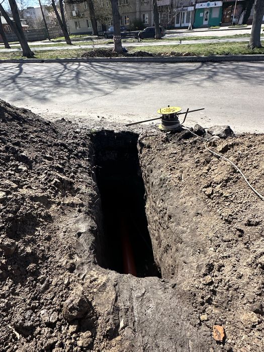 Прокладання коомунікацій, будівництво, підсобні роботи