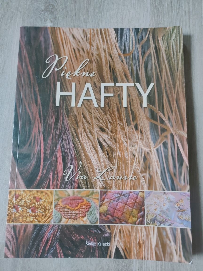 Piękne hafty Via Laurie