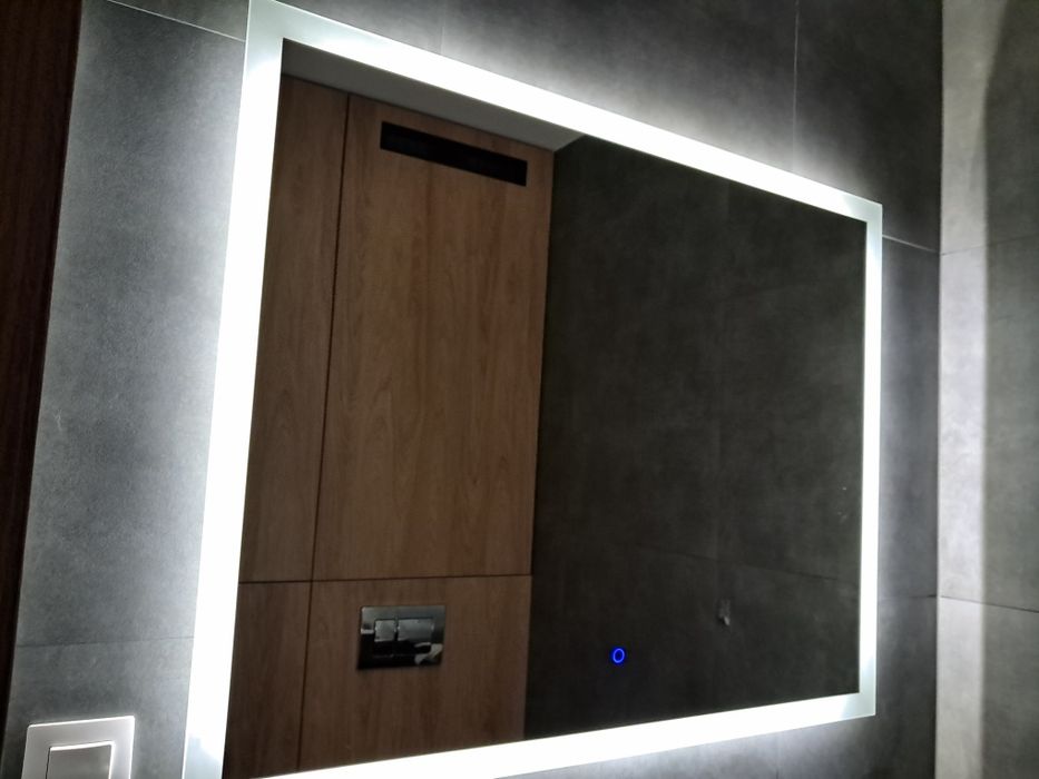 Lustro z podświetleniem LED 80×100
