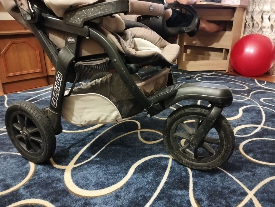 Продається коляска Chicco 3 в 1 Trio Activ3