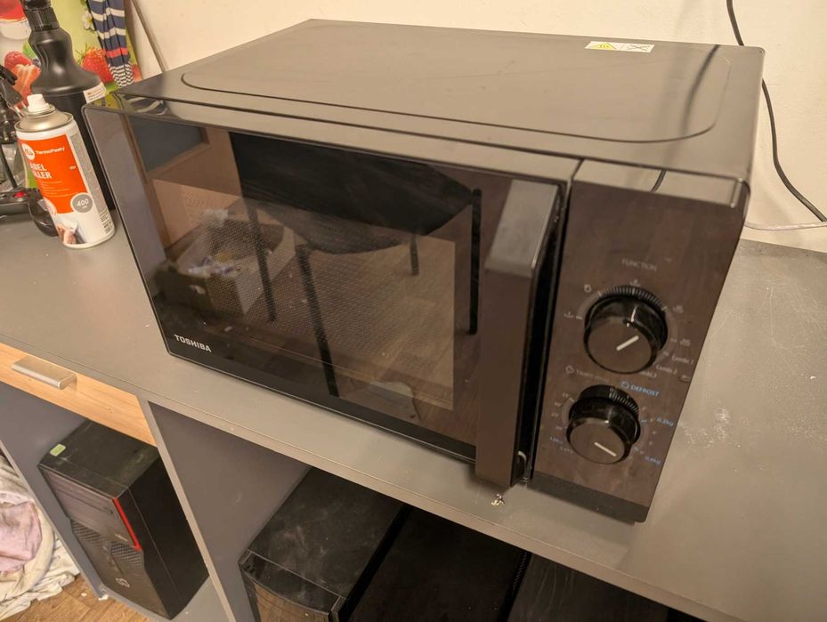 Toshiba MW2-MG20P(BK) Kuchenka mikrofalowa z grillem 800W 20L