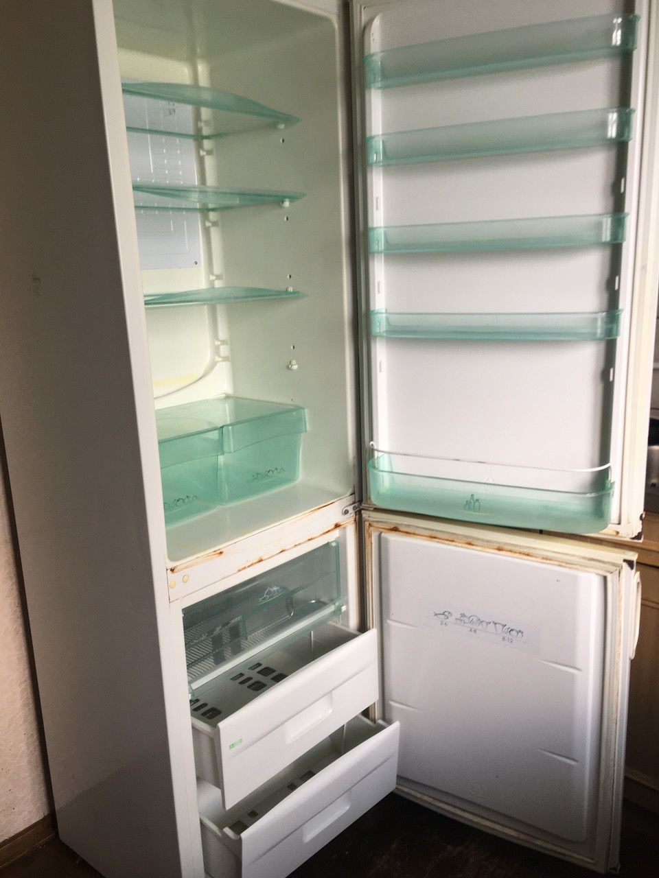 Продам холодильник висота 2 метри
