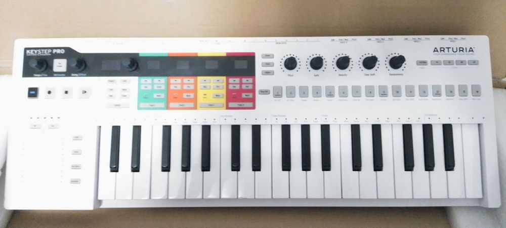 MIDI-контроллер ARTURIA Keystep Pro + Nexus2 ліцензійний диск