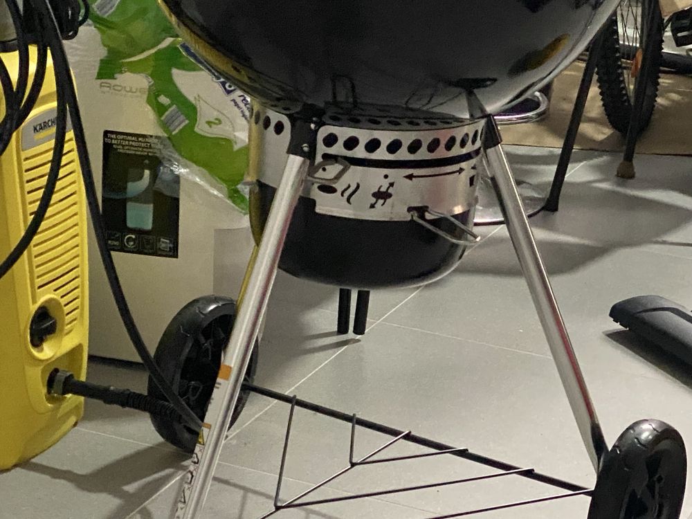 Barbecue Grelhador a carvao Weber master touch E-5750