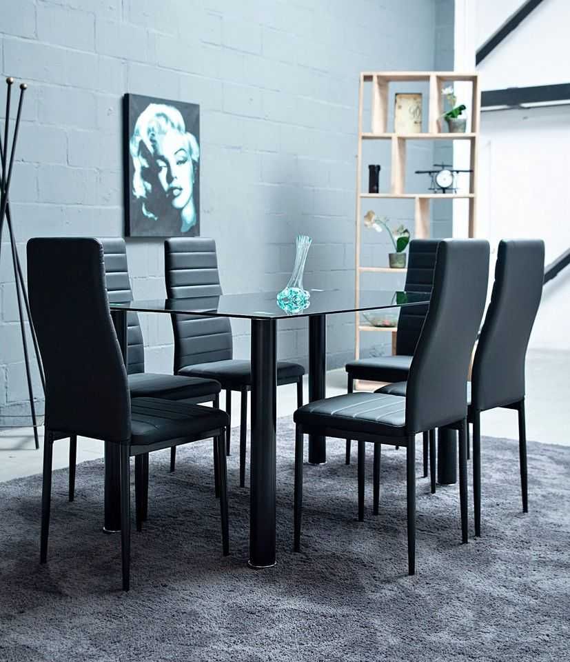 Mesa com 6 cadeiras pretas