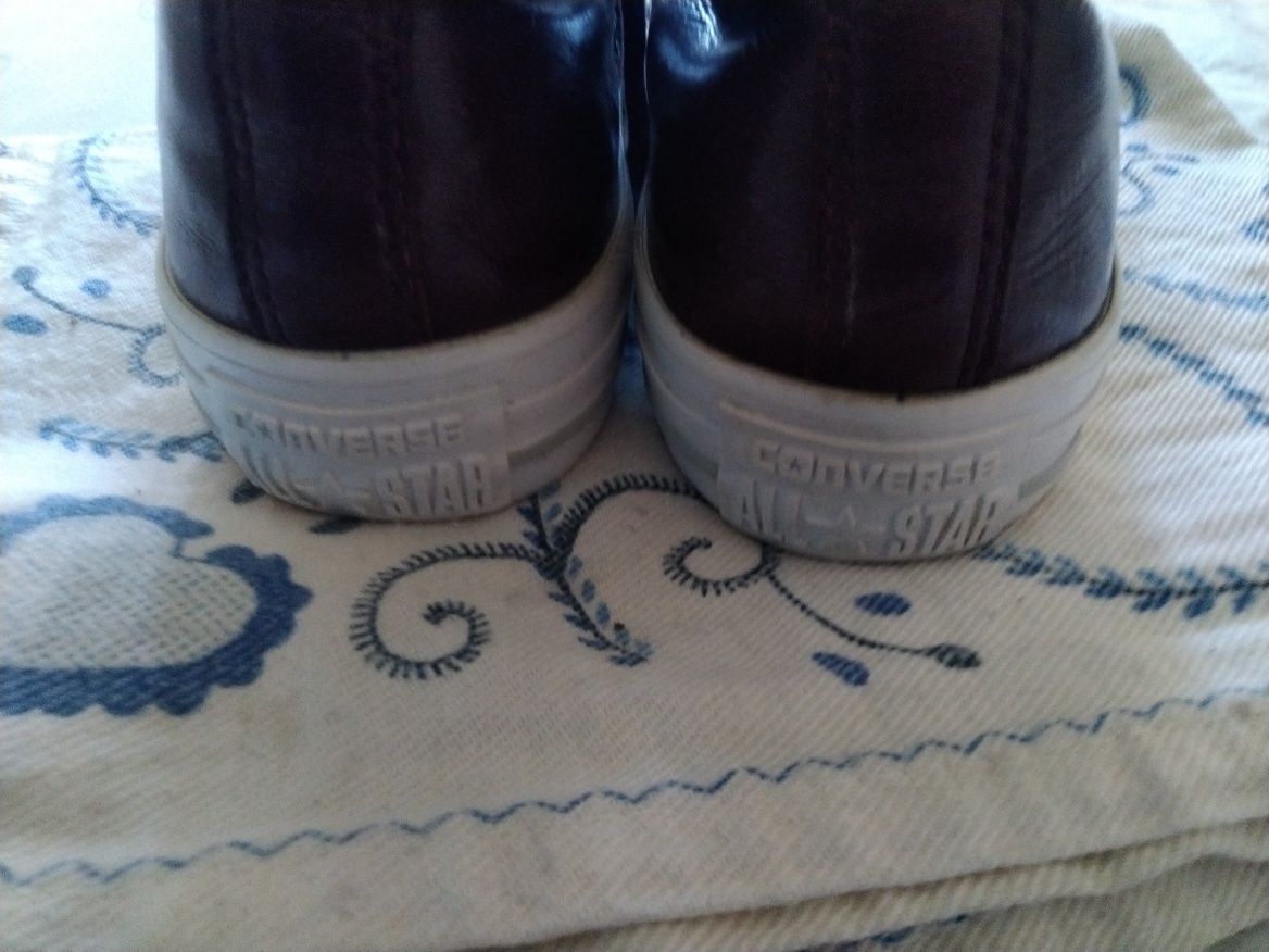 All Star  Chuck Taylor em Pele, Como novos