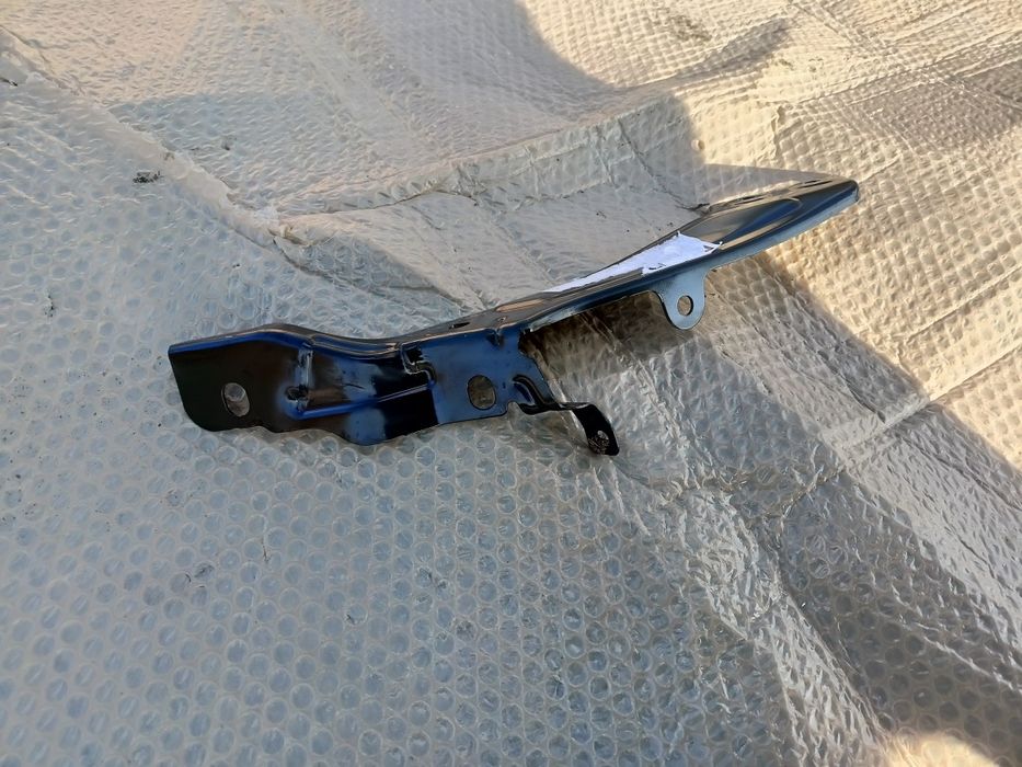 Renault Megane IV 4 15- wspornik błotnika prawy przód mocowanie uchwyt