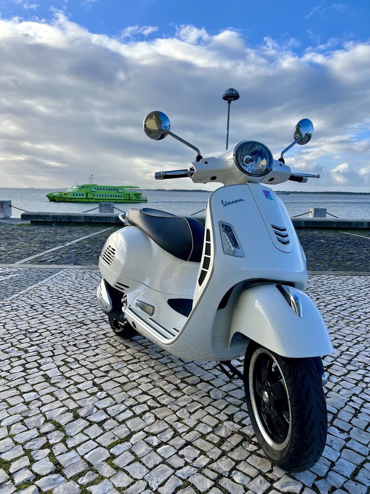 Vespa GTS Super 300