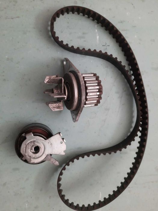 Ремень ГРМ , помпа , натяжной ролик для Ситроен С3 2010 года