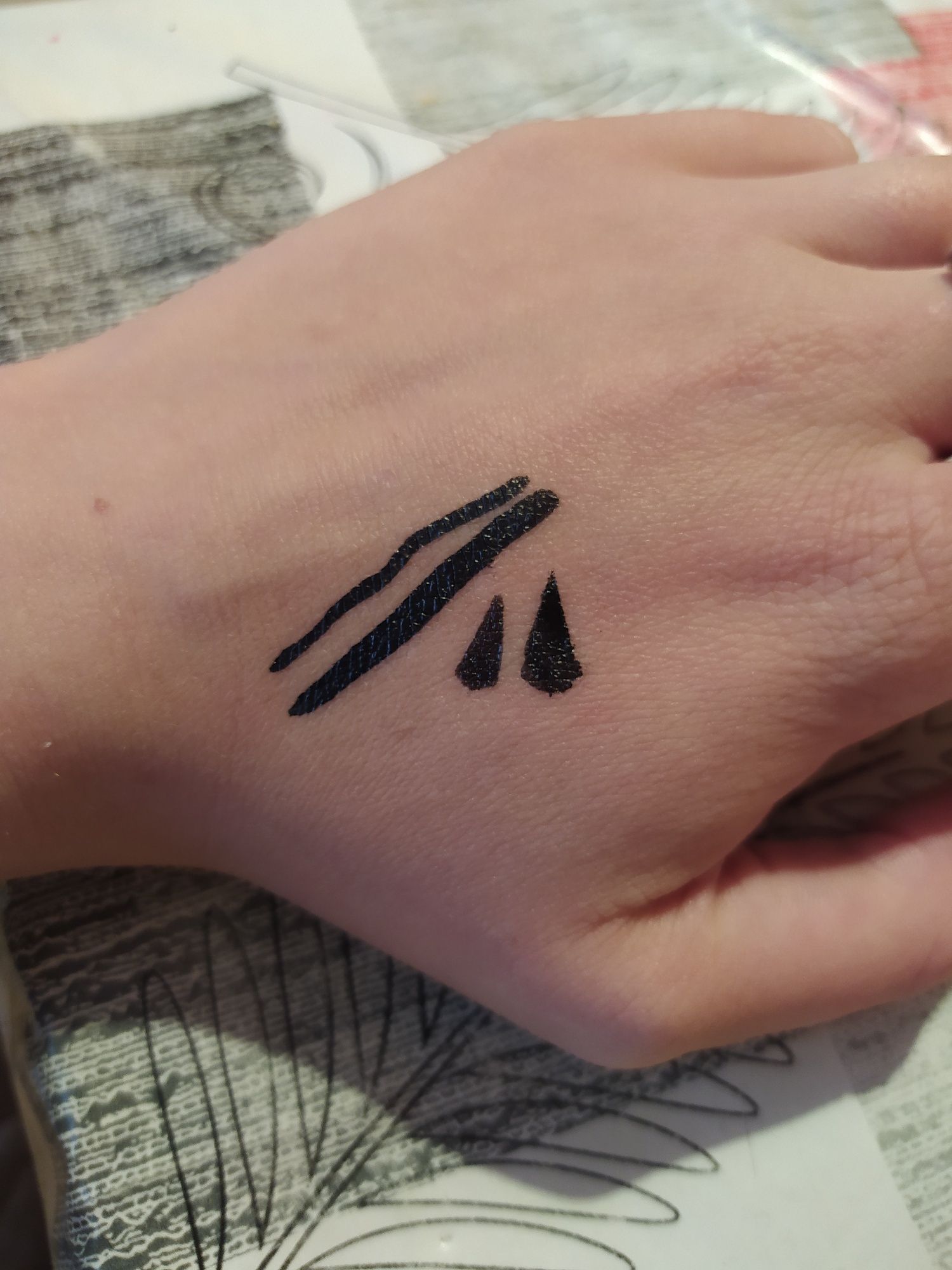 Eyeliner w pisaku z pieczątką pieczątka