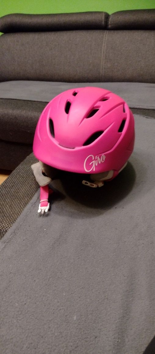 Kask narciarski dziewczęcy rozmiar M stan bardzo dobry tylko raz uzywa