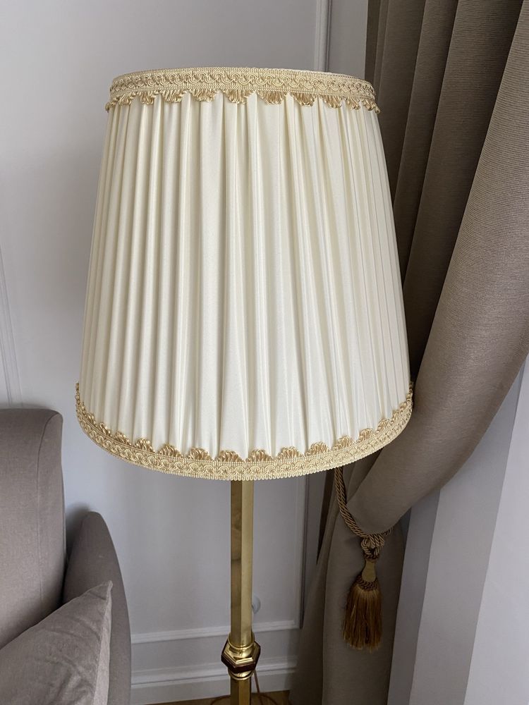Piękny stylowy abażur do lampy stojącej Retro