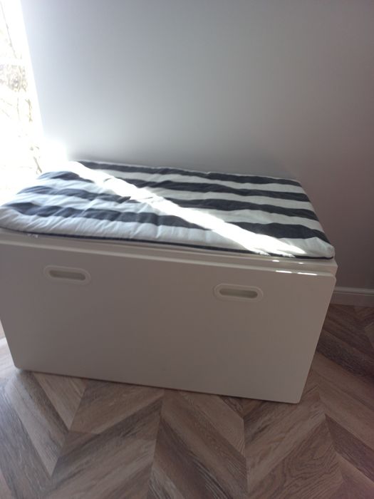 Skrzynią Ikea siedzisko