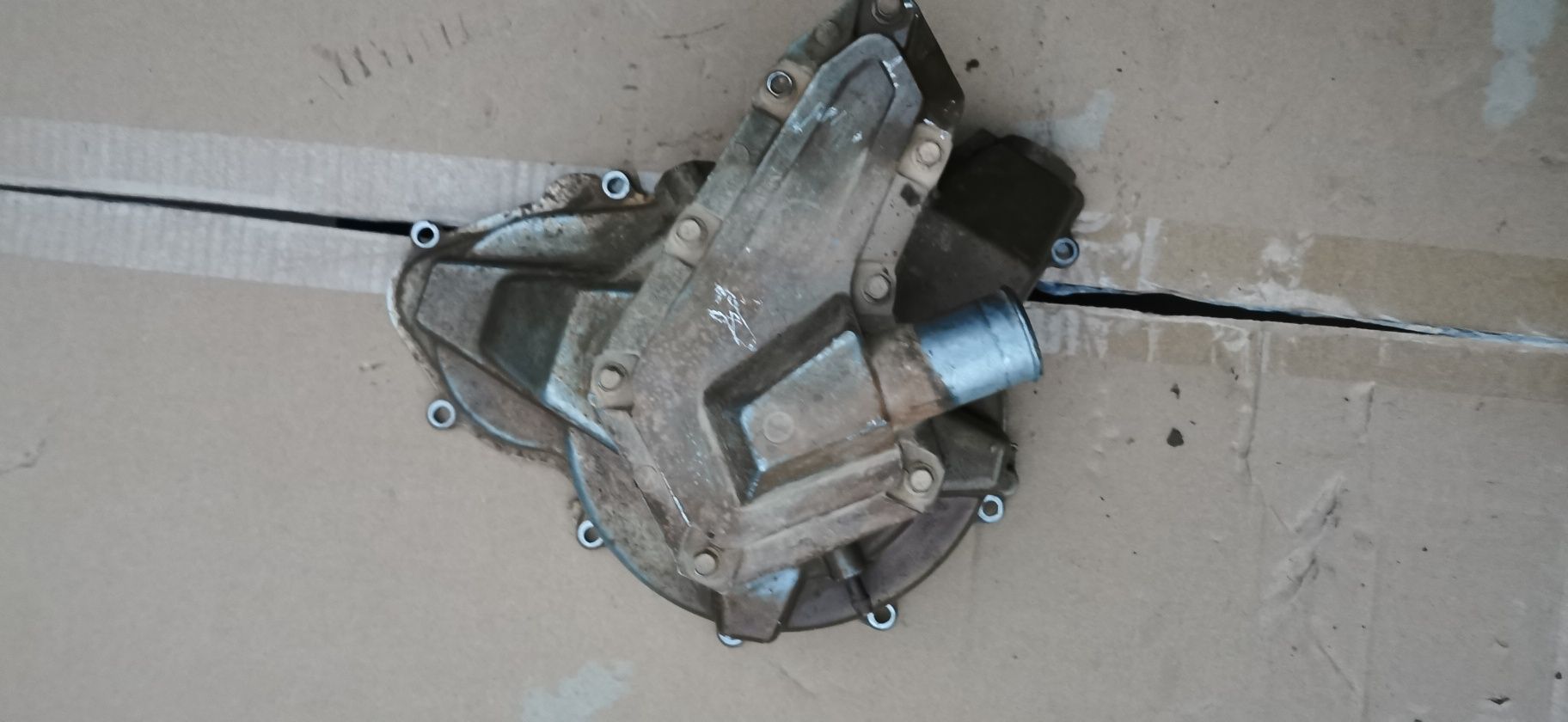 Polaris karter obudowa pokrywa osłona dekiel alternatora pompa wody