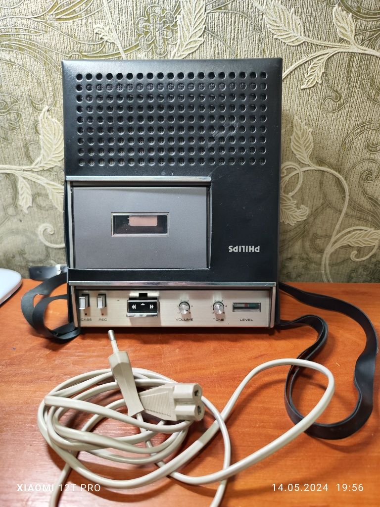 Продам PHILIPS N2204 Cassette Recorder