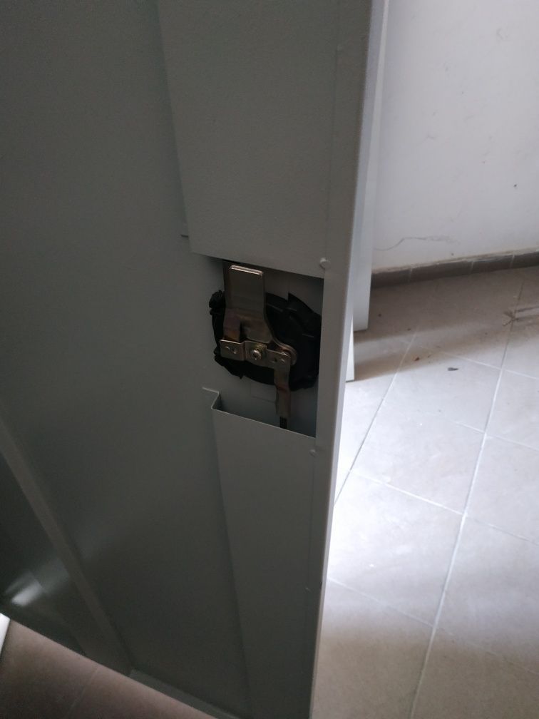 Szafa stalowa 150 X 198 × 43