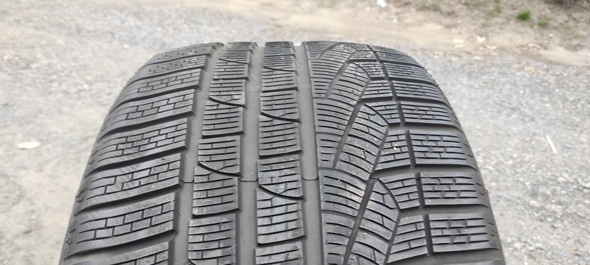 Opony zimowe z 2015r 6mm 295/30/20 Pirelli 5N