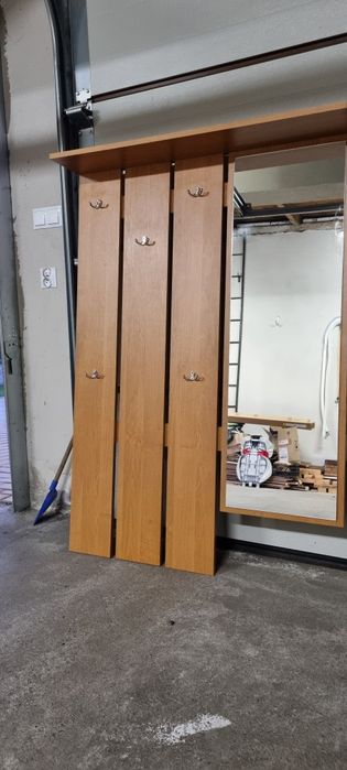 Zestaw mebli: wieszak ścienny i szafka na buty