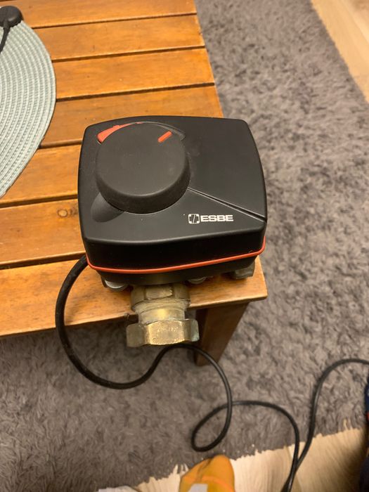 Siłownik ESBE AB + zawór czterodrogowy