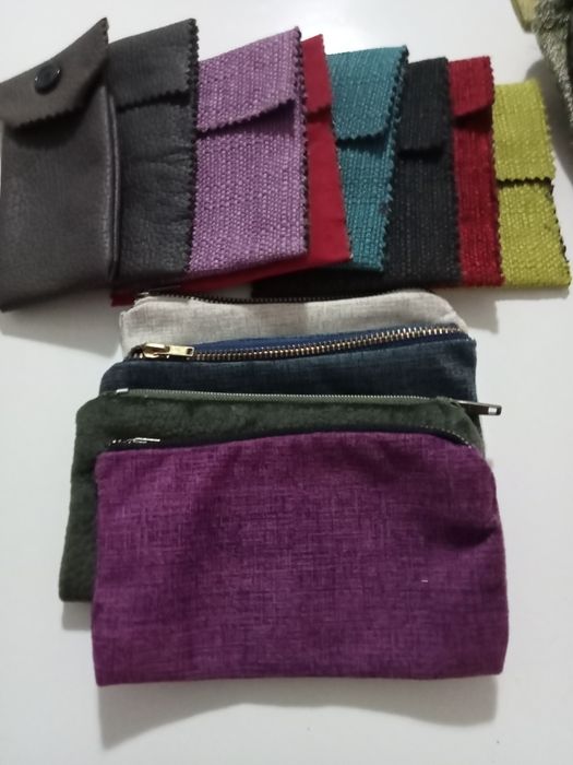 Várias artigos de artesanato.