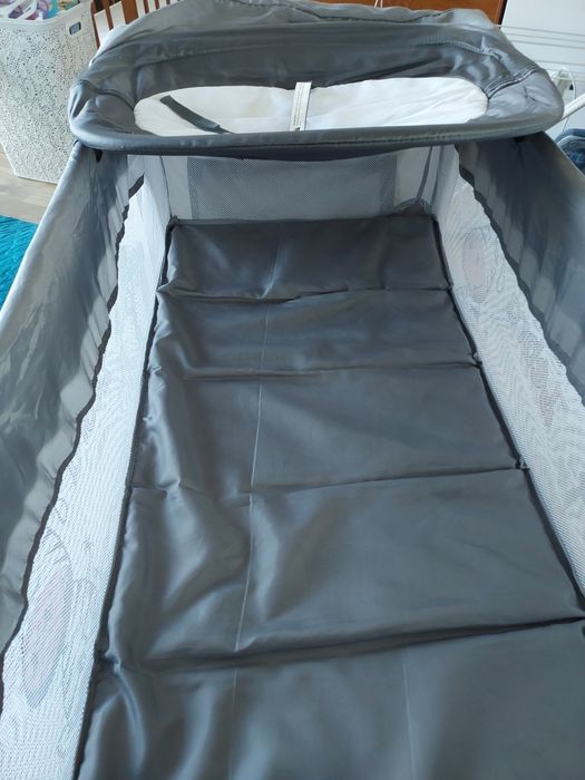 Łozeczko turystyczne Caretero medio zestaw moskitiera przewijak matera