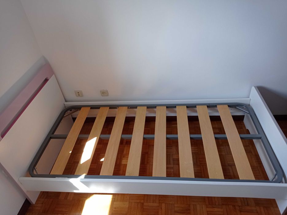 Cama + gavetão + estrado + mesinha cabeceira + Colchão Viscoelástico
