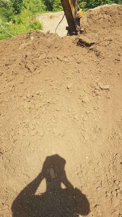 Ziemia ładna czysta z wykopu stawu Pod trawę lub uprawy