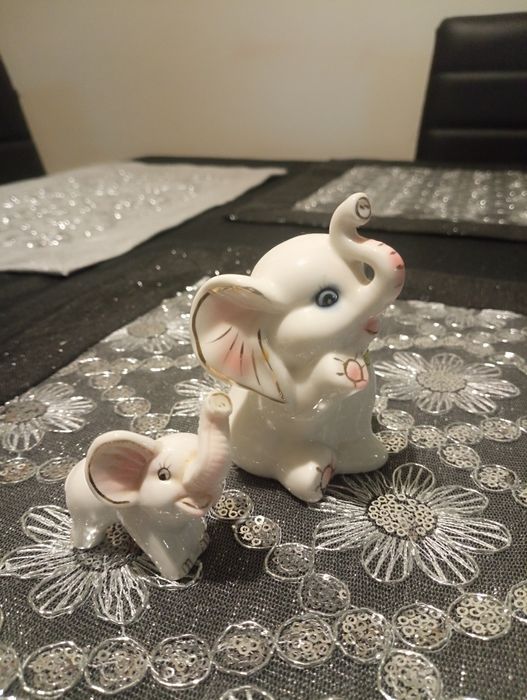 Dwie figurki słoników ceramicznych