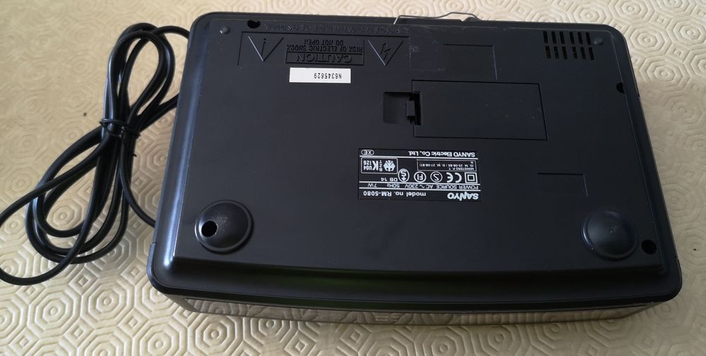 Radio despertador sanyo