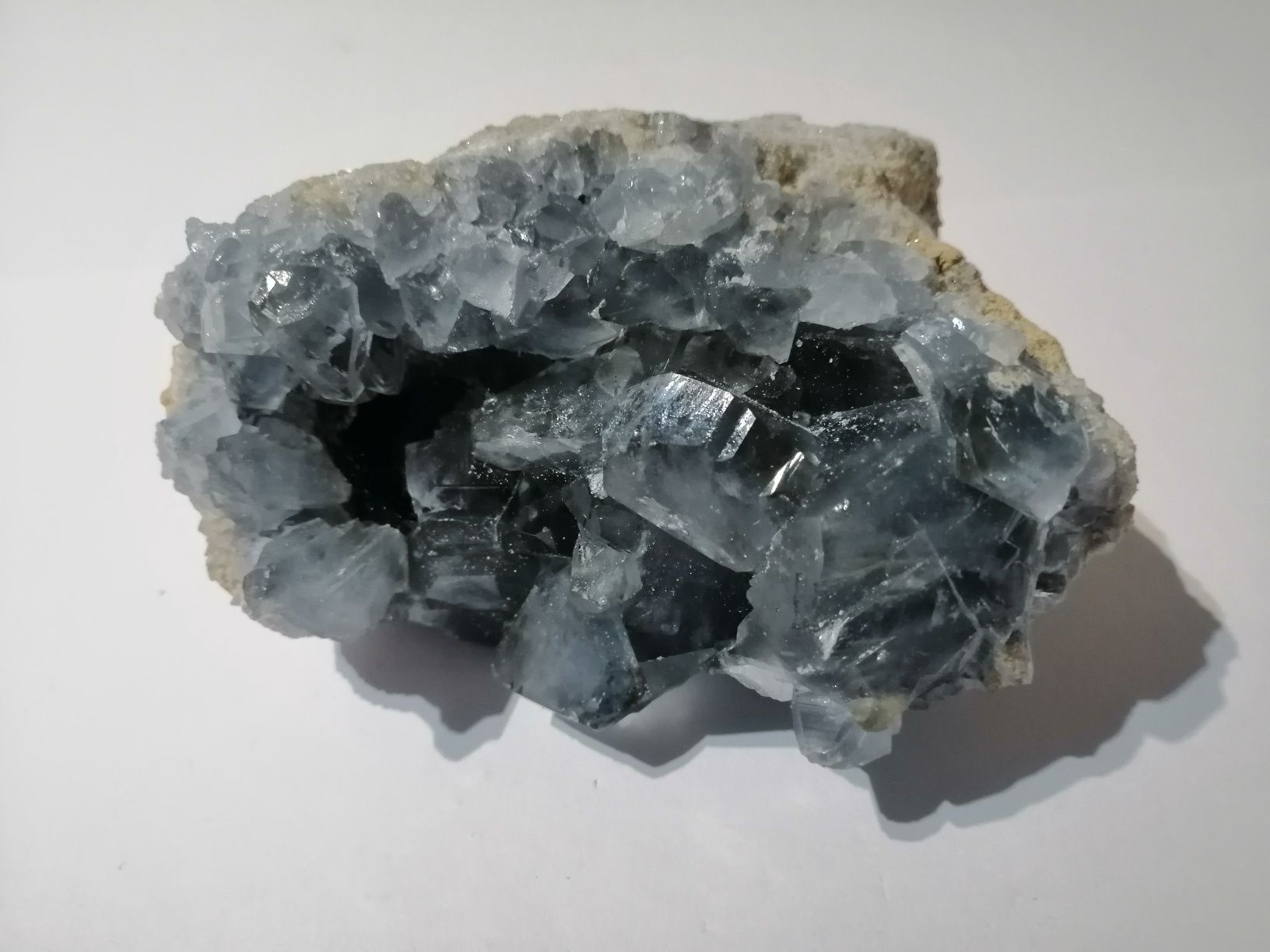 Naturalny kamień Celestyn w formie krystalicznych szczotek