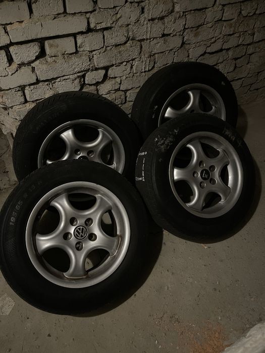 Stalowe felgi z oponami 195/65 R15