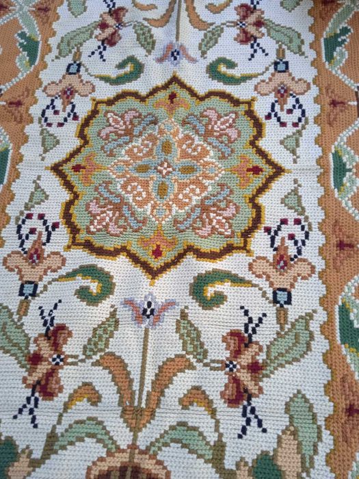 Conjunto de 2 tapetes e almofada de Arraiolos