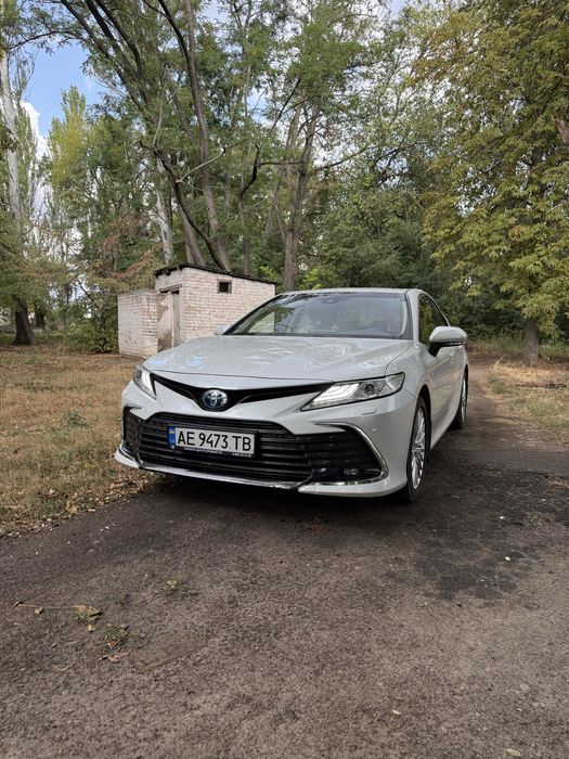 Toyota camry гібрид офіційна.