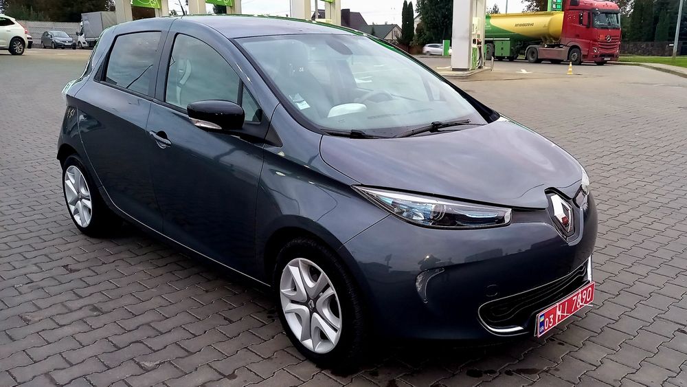 Продам свіжопригнаний автомобіль Рено Зоє 2017р