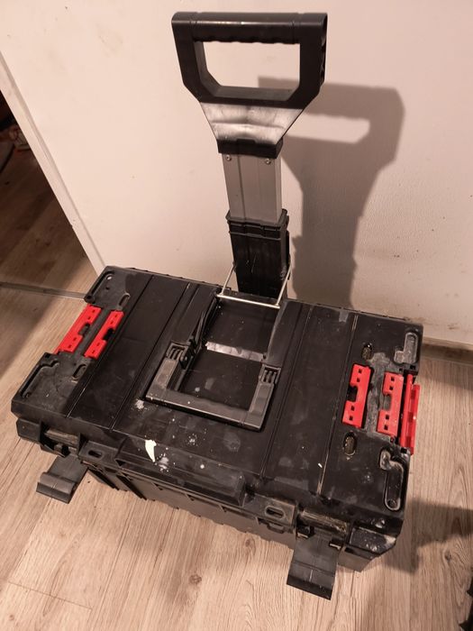 Sprzedam skrzynkę na kółkach