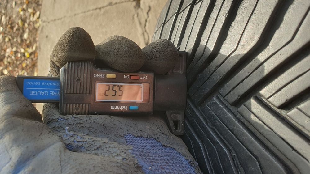 Пара коліс Michelin 235/55/19 ЗИМА 2023 року Протектор 5.5 мм.