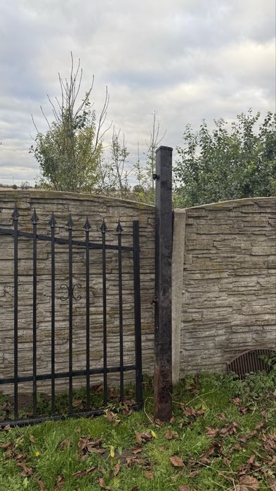 Brama z furtka i slupkami