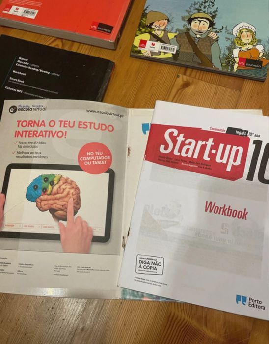 Vários livros escolares 6-12 ano