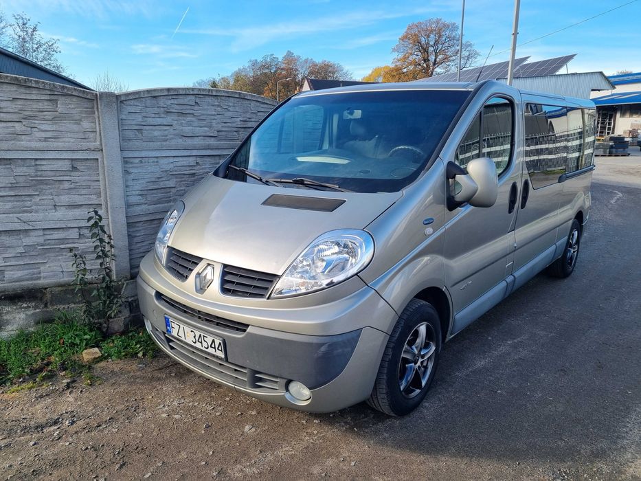 Renault Traffic 2012r. L2H1 9-osobowy 2,0 dCi