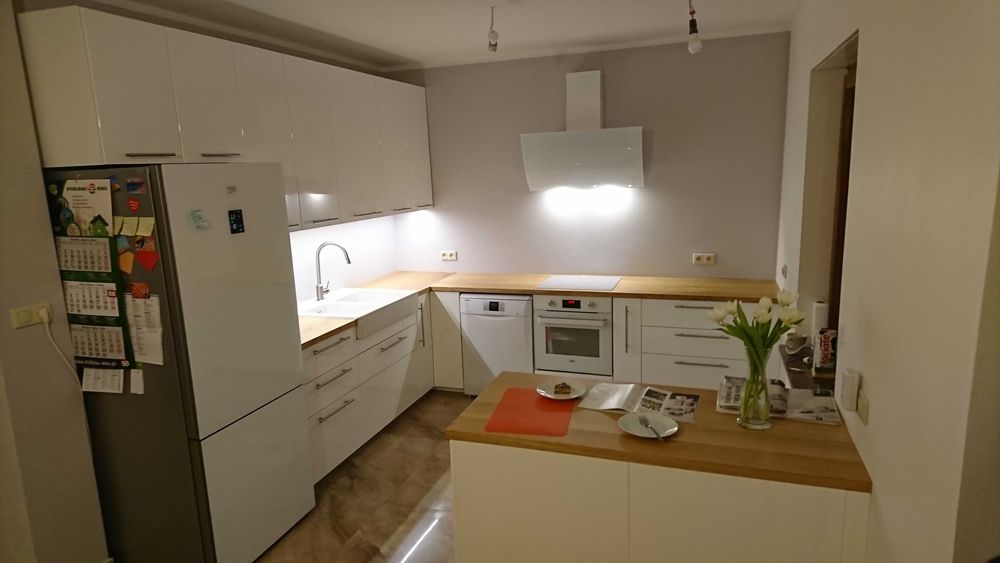 Zaokrąglony szklany biały okap kuchenny VDB DS9 90.