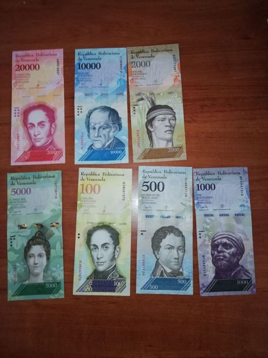 Set notas novas da Venezuela